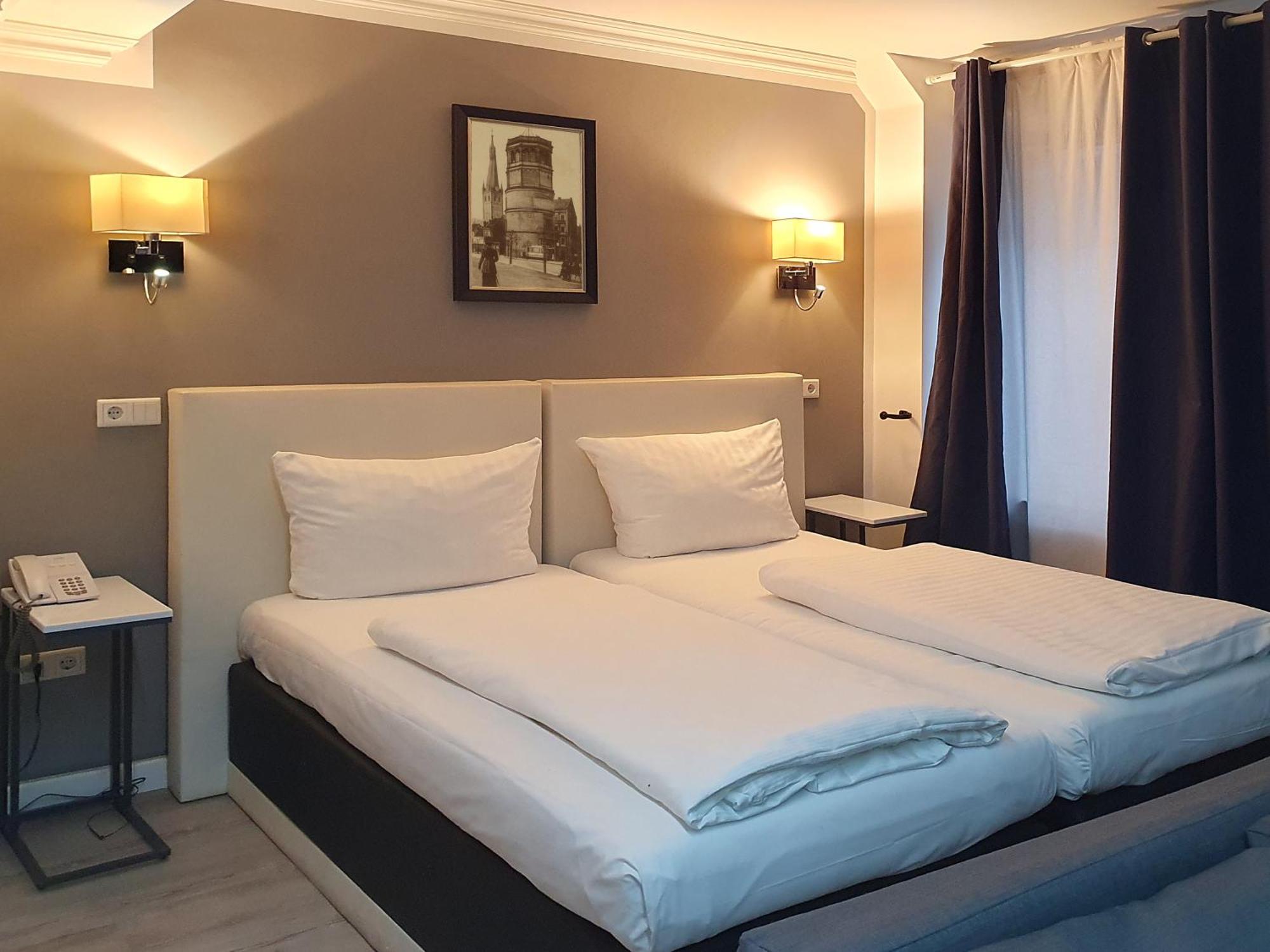 Rheinmetropole Hotel Дюселдорф Екстериор снимка