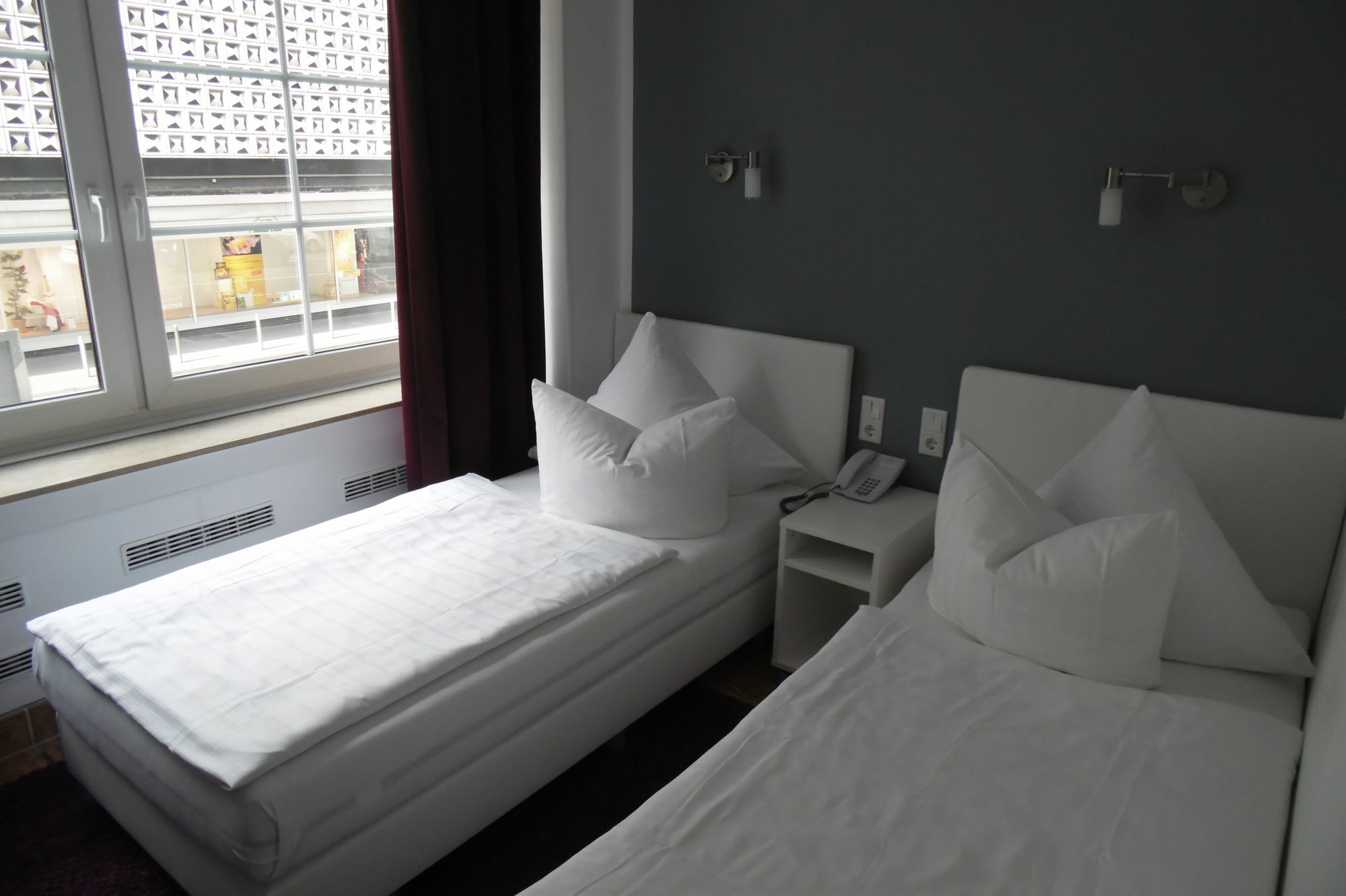 Rheinmetropole Hotel Дюселдорф Екстериор снимка